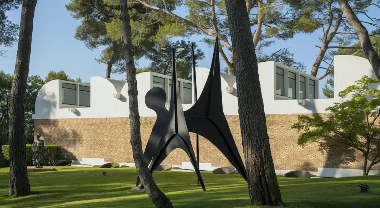 Alexander Calder, Les renforts, 1964, stabile Fondation Maeght