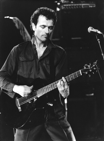 Hugh_Cornwell-FR3-1983