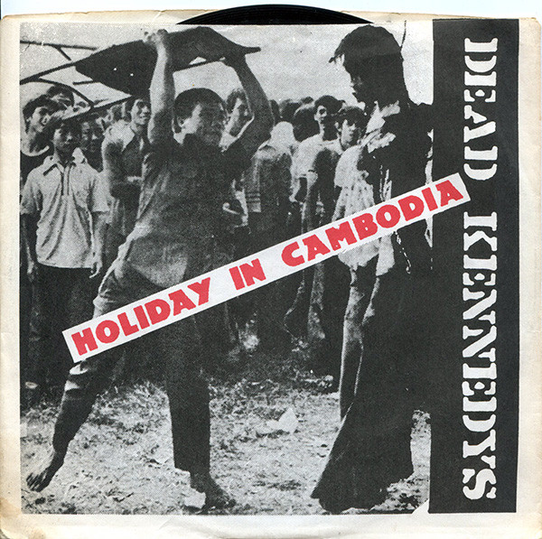 Pochette du 45T des DeadKennedys "Holiday In Cambodia" (1980)Photo © Neal Ulevich. Cliché pris devant l'Université Thammasat à Bangkok, Thailande le 6 octobre 1976